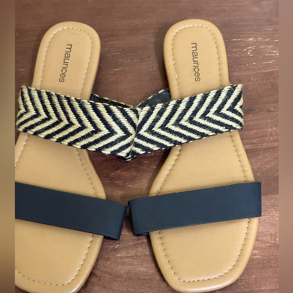 Maurice’s slip on 2 strap Sandals Size 8 Black Strap & Black & Cream Strap NWOT